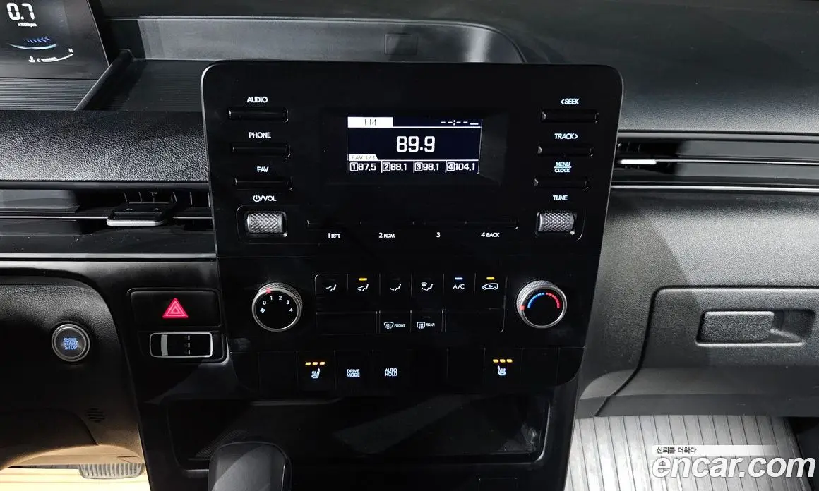 Hyundai Staria 2023 2.2 автомат (гидро), фото 28