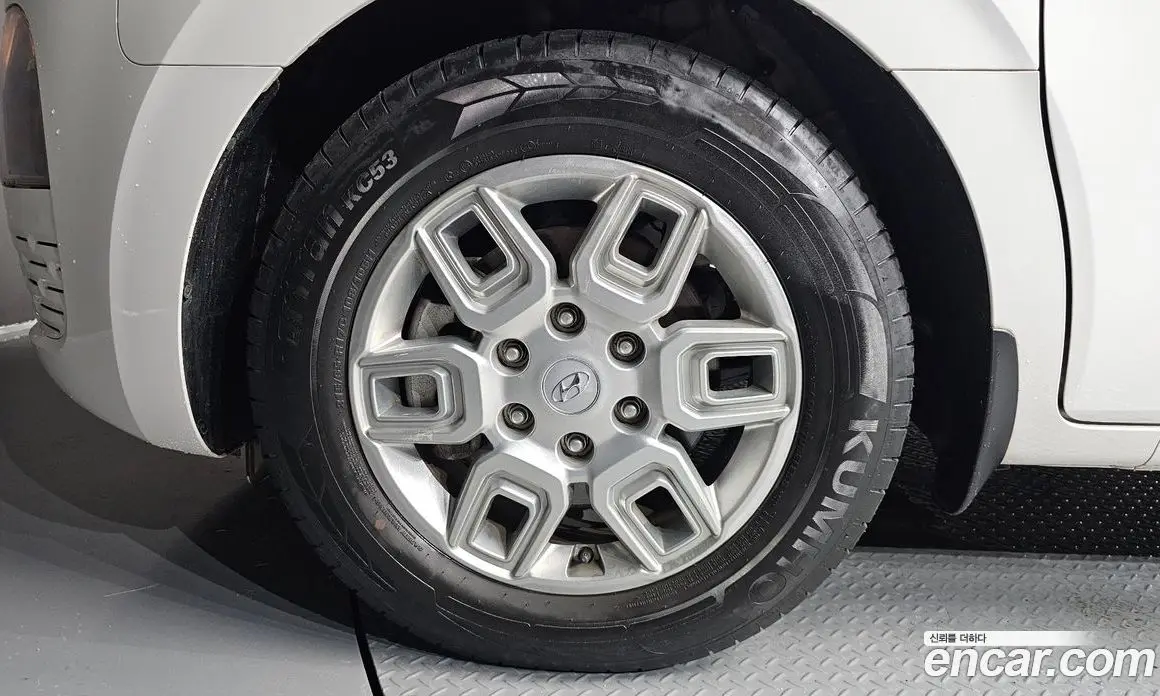 Hyundai Staria 2023 2.2 автомат (гидро), фото 5