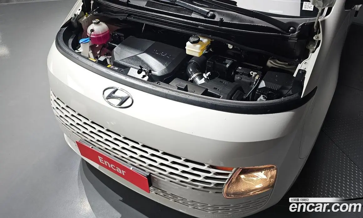 Hyundai Staria 2023 2.2 автомат (гидро), фото 6