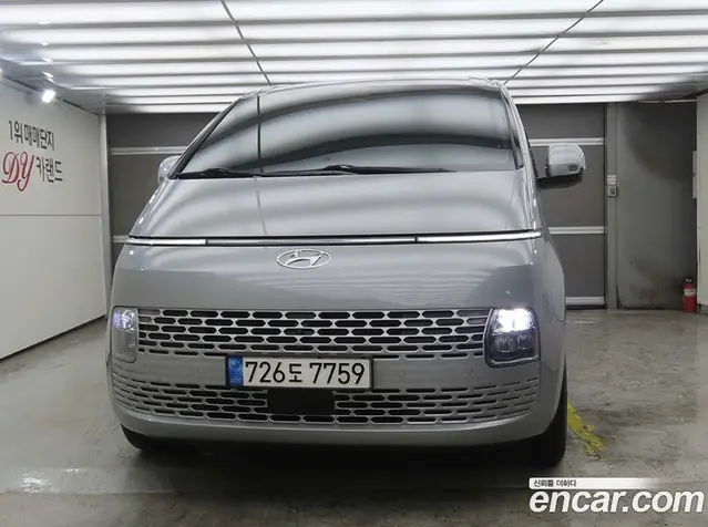 Hyundai Staria 2023 2.2 автомат (гидро), миниатюра 2