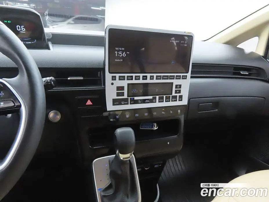 Hyundai Staria 2023 2.2 автомат (гидро), фото 11