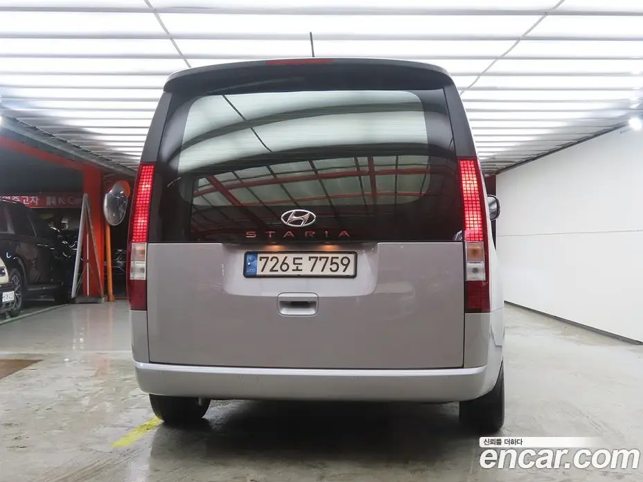 Hyundai Staria 2023 2.2 автомат (гидро), фото 3