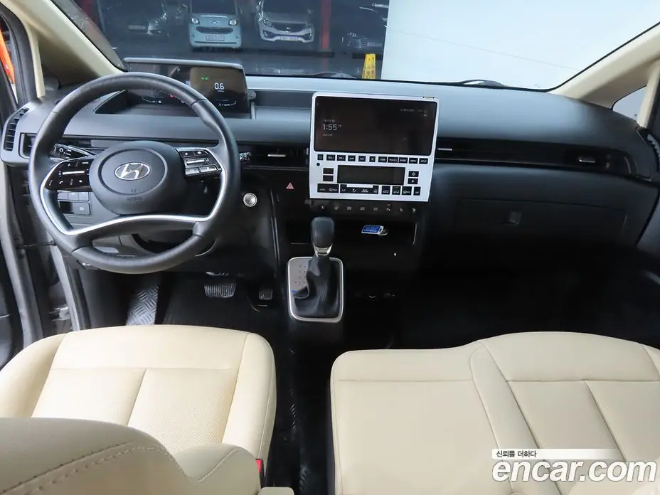Hyundai Staria 2023 2.2 автомат (гидро), фото 8