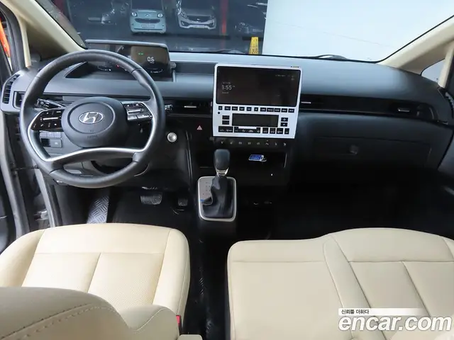 Hyundai Staria 2023 2.2 автомат (гидро), миниатюра 8