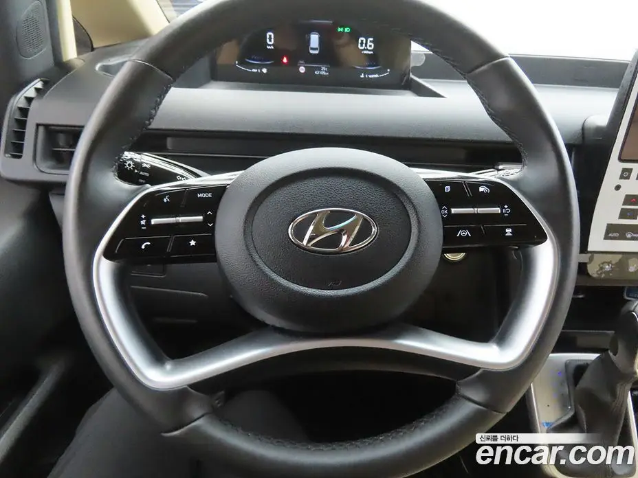 Hyundai Staria 2023 2.2 автомат (гидро), фото 9