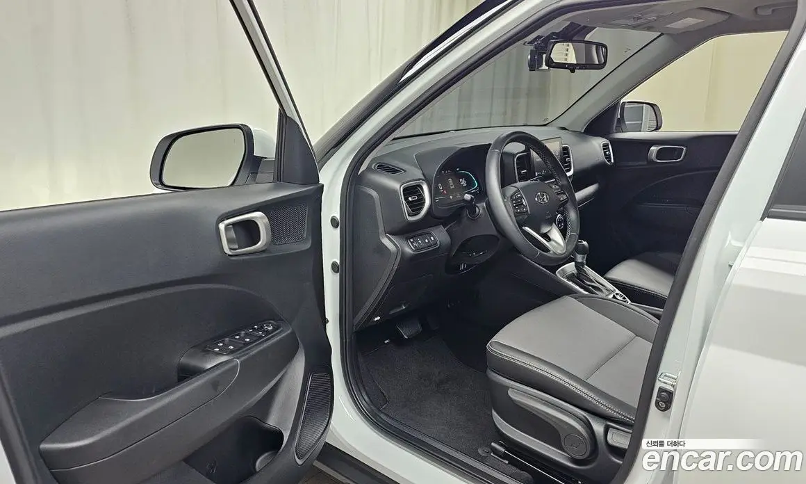 Hyundai Venue 2025 1.6 автомат (гидро), фото 13