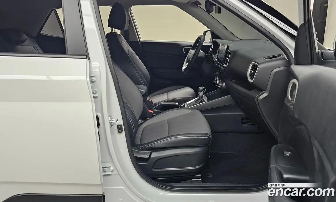 Hyundai Venue 2025 1.6 автомат (гидро), фото 16