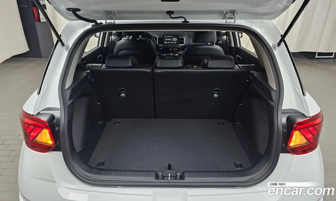 Hyundai Venue 2025 1.6 автомат (гидро), фото 22