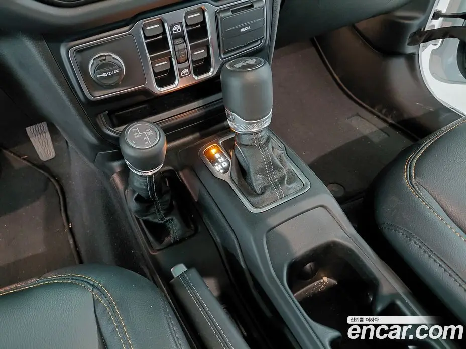 Jeep Wrangler 2024 2.0 автомат (гидро), фото 12