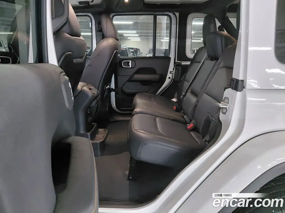 Jeep Wrangler 2024 2.0 автомат (гидро), фото 9