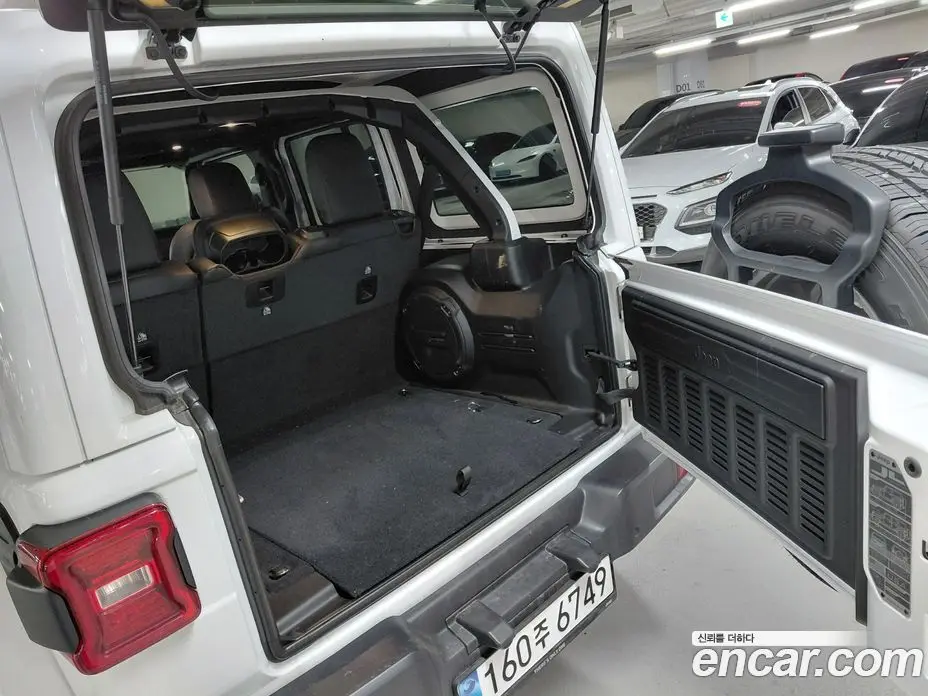 Jeep Wrangler 2024 2.0 автомат (гидро), фото 10