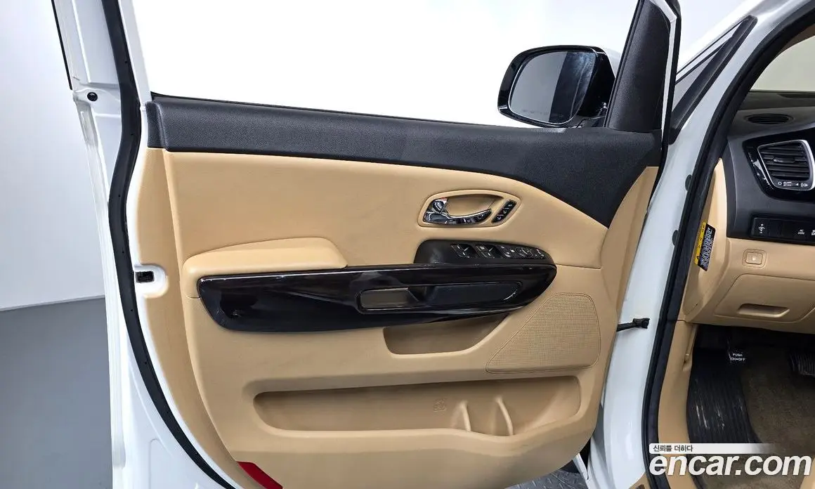 Kia Carnival 2015 2.2 автомат (гидро), фото 14