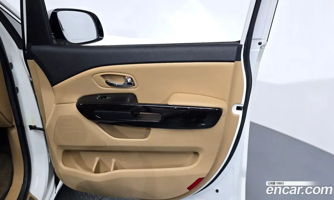 Kia Carnival 2015 2.2 автомат (гидро), фото 15