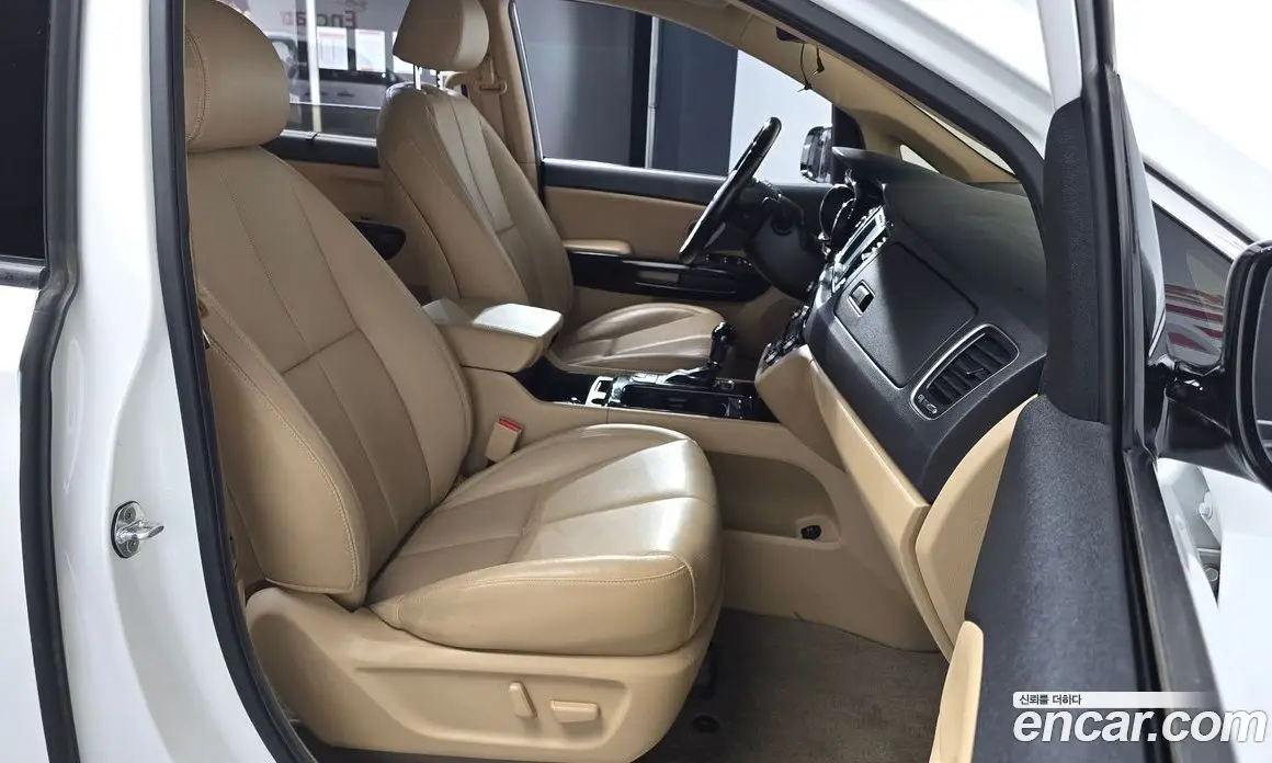 Kia Carnival 2015 2.2 автомат (гидро), фото 16
