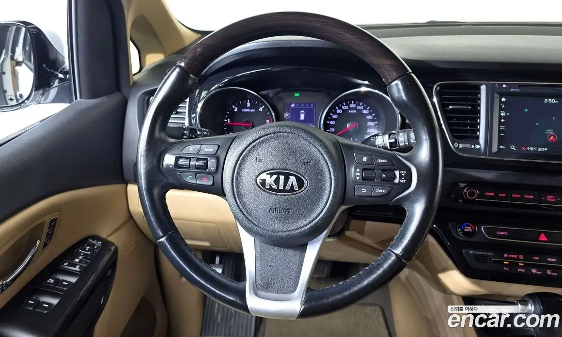 Kia Carnival 2015 2.2 автомат (гидро), фото 20