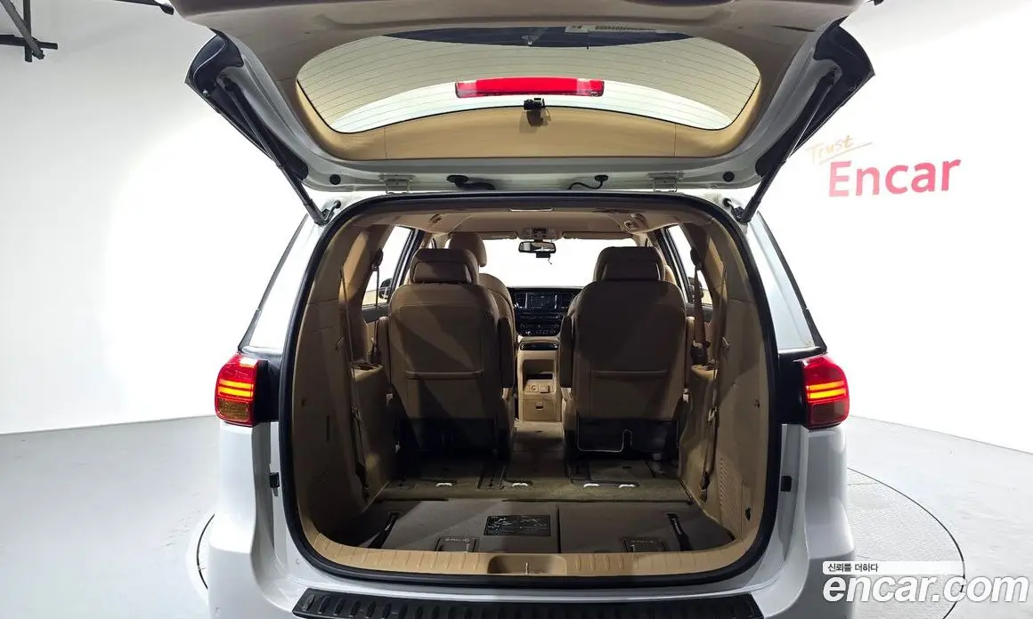 Kia Carnival 2015 2.2 автомат (гидро), фото 24