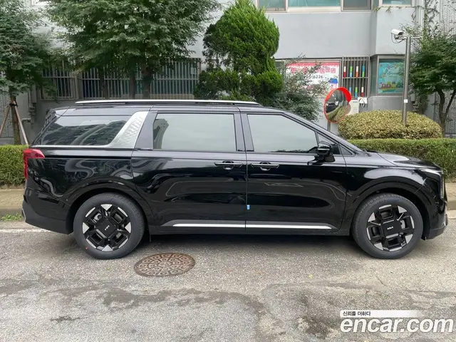 Kia Carnival, 2025, 4 560 км