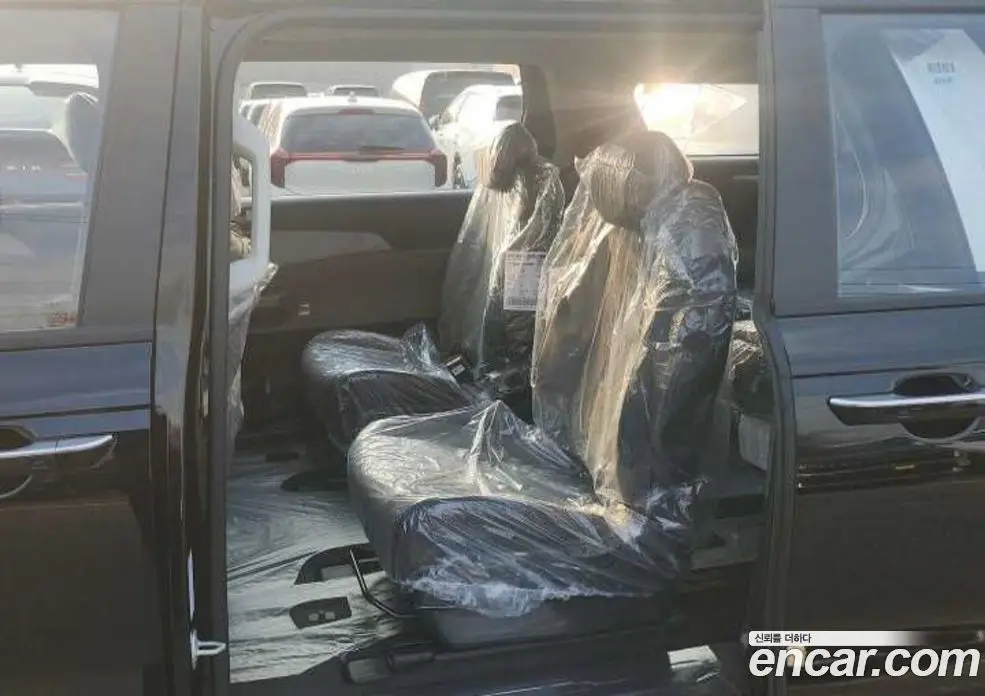 Kia Carnival 2025 1.6 автомат (гидро), фото 8