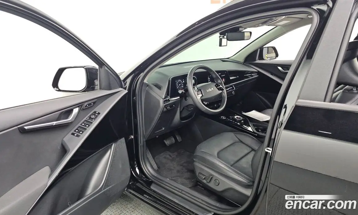 Kia Niro 2023 0.1 автомат (гидро), фото 12
