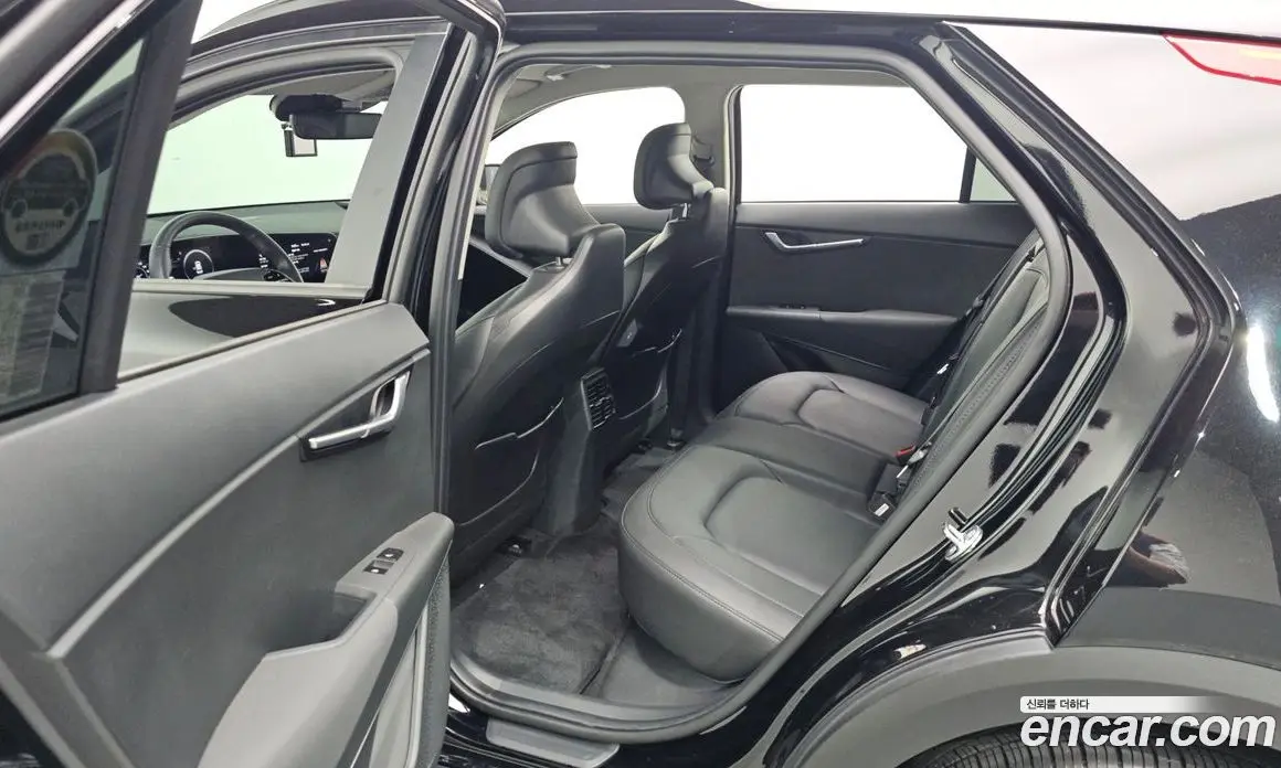 Kia Niro 2023 0.1 автомат (гидро), фото 17