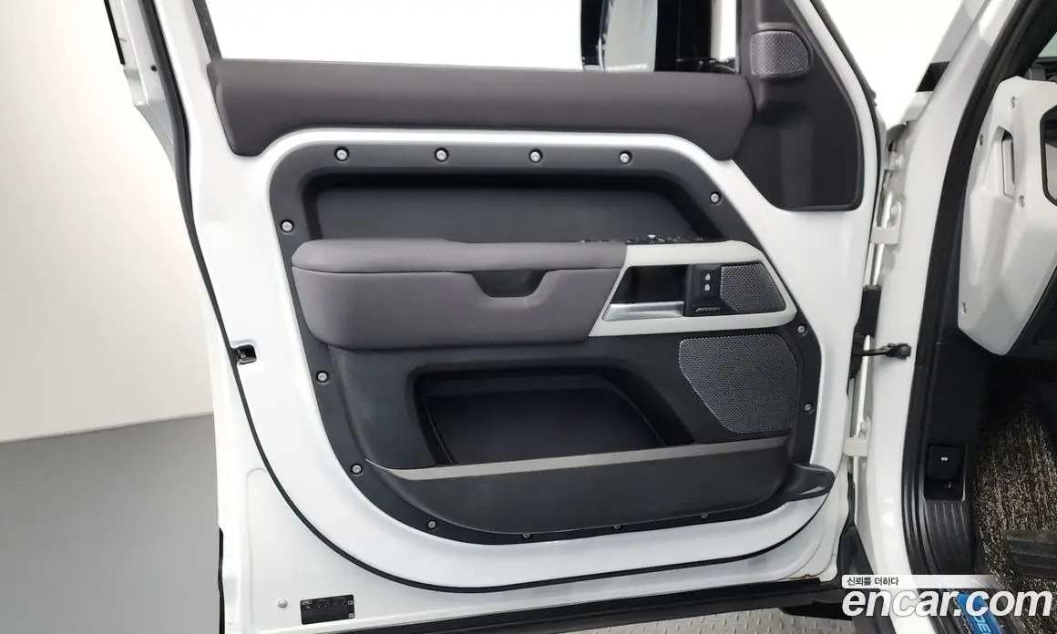 Land Rover Defender 2022 2.0 автомат (гидро), фото 13