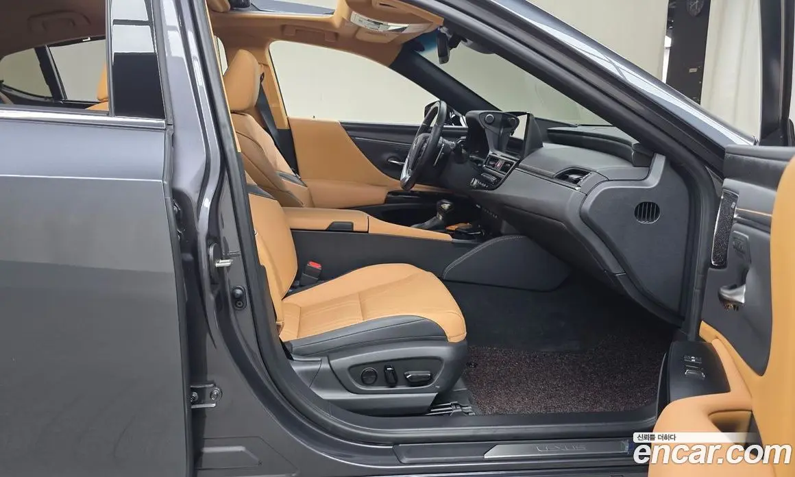 Lexus ES 2024 2.5 автомат (гидро), фото 16