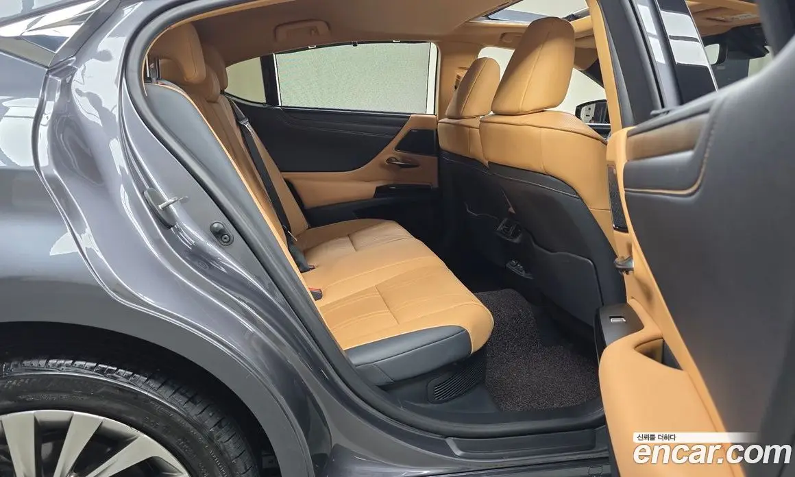 Lexus ES 2024 2.5 автомат (гидро), фото 17