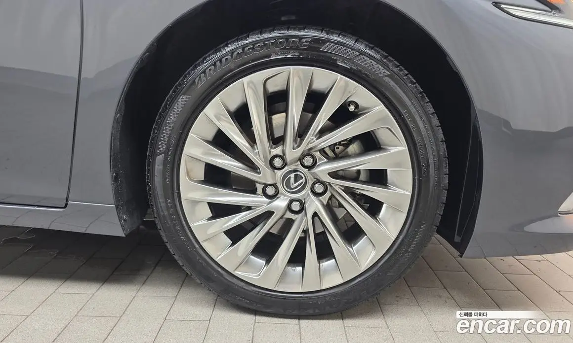 Lexus ES 2024 2.5 автомат (гидро), фото 7