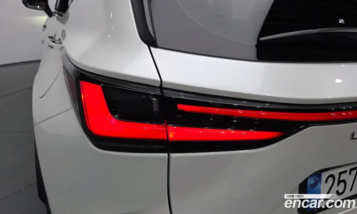 Lexus NX 2025 2.5 автомат (гидро), фото 8