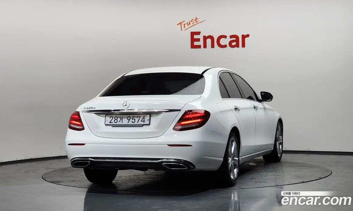 Mercedes-Benz E-Class 2017 1.9 автомат (гидро), фото 3