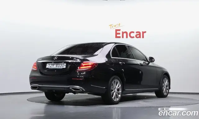 Mercedes-Benz E-Class 2018 2.0 автомат (гидро), миниатюра 2