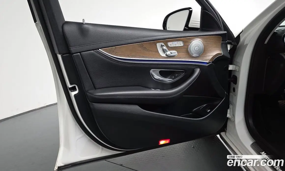 Mercedes-Benz E-Class 2018 2.0 автомат (гидро), фото 13