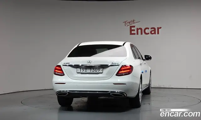 Mercedes-Benz E-Class 2018 2.0 автомат (гидро), миниатюра 3