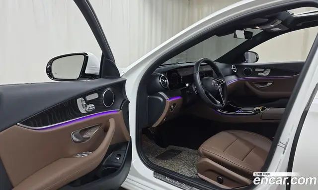 Mercedes-Benz E-Class 2022 2.0 автомат (гидро), миниатюра 12