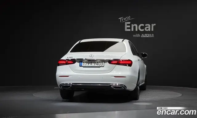 Mercedes-Benz E-Class 2022 2.0 автомат (гидро), миниатюра 3