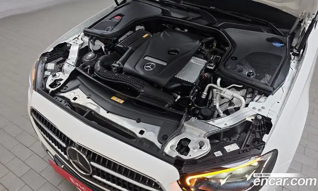Mercedes-Benz E-Class 2022 2.0 автомат (гидро), миниатюра 5