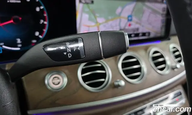 Mercedes-Benz E-Class 2023 2.0 автомат (гидро), миниатюра 12