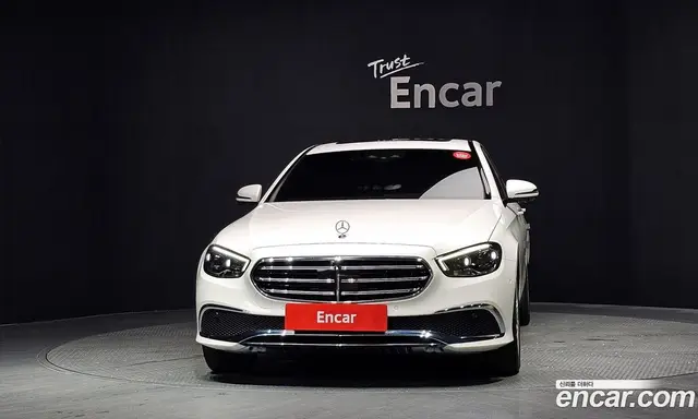 Mercedes-Benz E-Class 2023 2.0 автомат (гидро), миниатюра 3