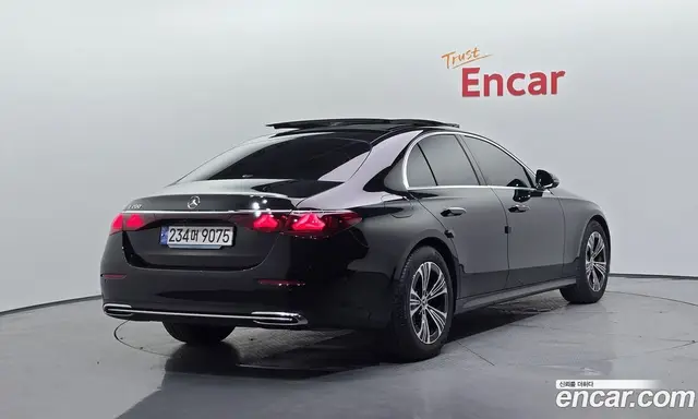 Mercedes-Benz E-Class 2025 2.0 автомат (гидро), миниатюра 2