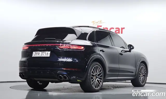 Porsche Cayenne 2019 3.0 автомат (гидро), миниатюра 2