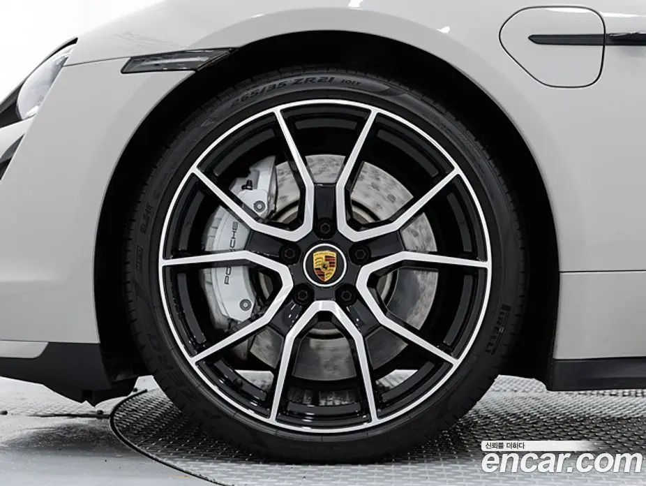 Porsche Taycan 2024 0.1 автомат (гидро), фото 5