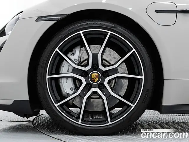 Porsche Taycan 2024 0.1 автомат (гидро), миниатюра 5