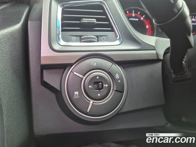 SsangYong Korando 2017 2.2 автомат (гидро), миниатюра 12
