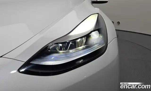 Tesla Model Y 2023 0.2 автомат (гидро), миниатюра 8
