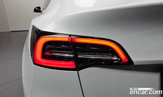 Tesla Model Y 2023 0.2 автомат (гидро), миниатюра 9