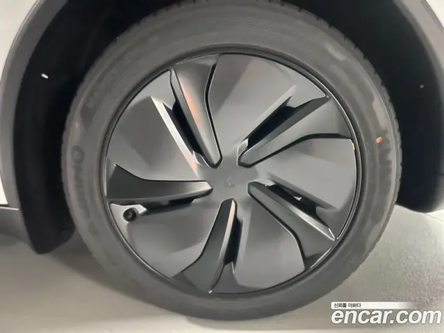 Tesla Model Y 2026 0.2 автомат (гидро), миниатюра 8