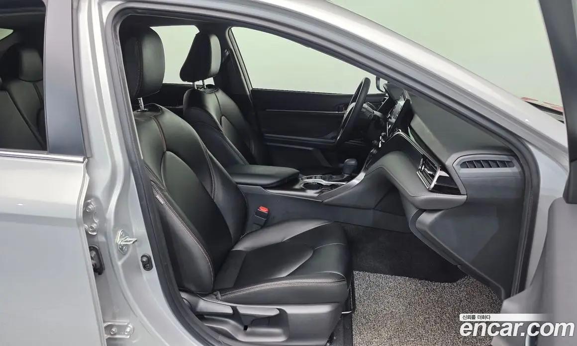 Toyota Camry 2022 2.5 автомат (гидро), фото 11