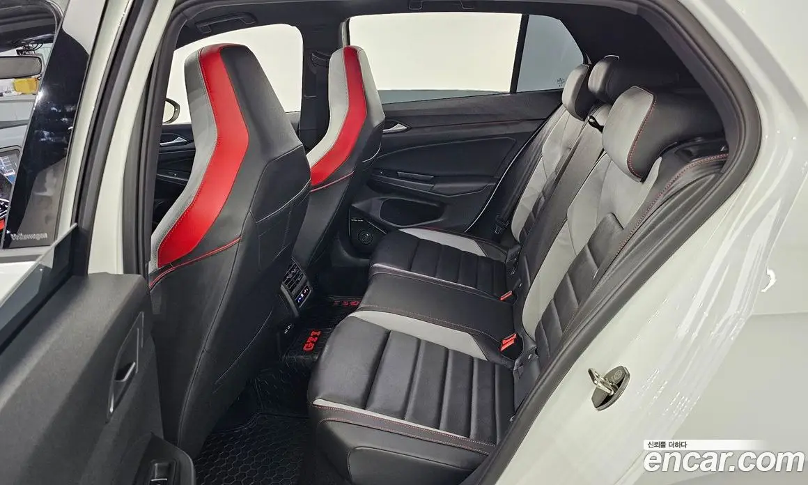 Volkswagen Golf 2023 2.0 автомат (гидро), фото 12