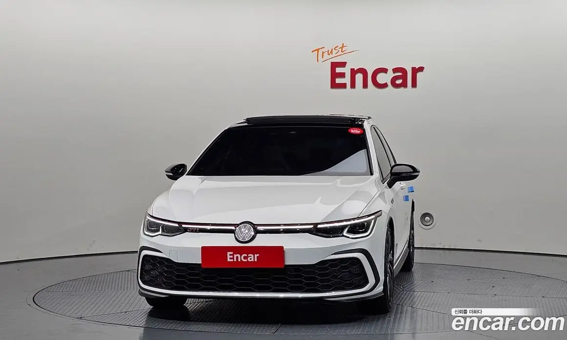 Volkswagen Golf 2023 2.0 автомат (гидро), фото 3