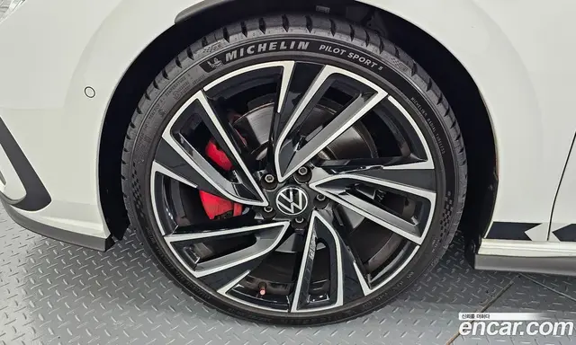 Volkswagen Golf 2023 2.0 автомат (гидро), миниатюра 5